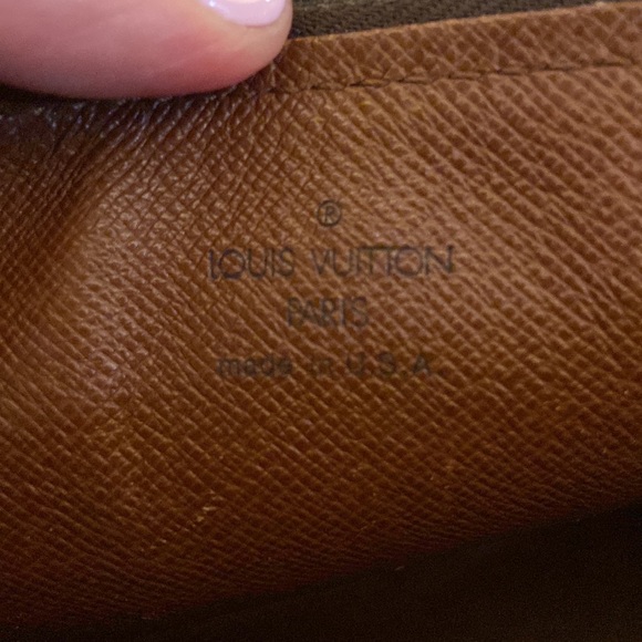 Authentic LOUIS VUITTON
Monogram Papillon - Picture 7 of 11